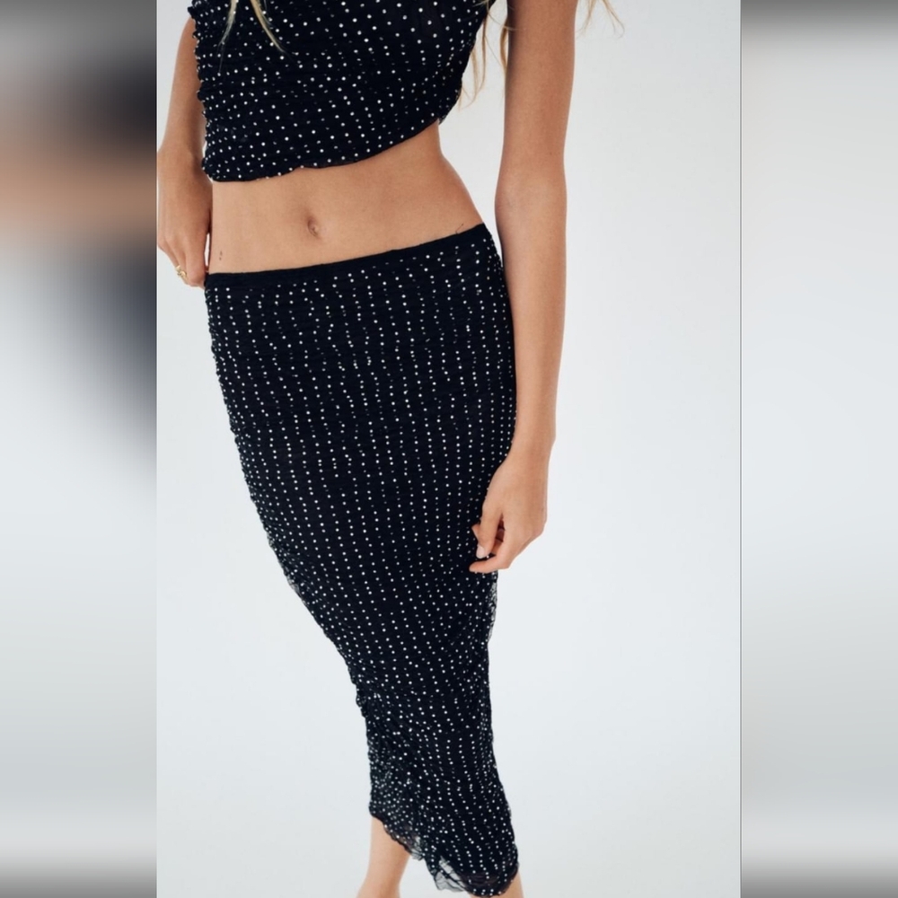 Elegant Zara Jewel Lace Midi Skirt - Picture 4 of 10